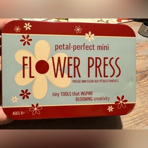 NWT Mini Flower Press Tin